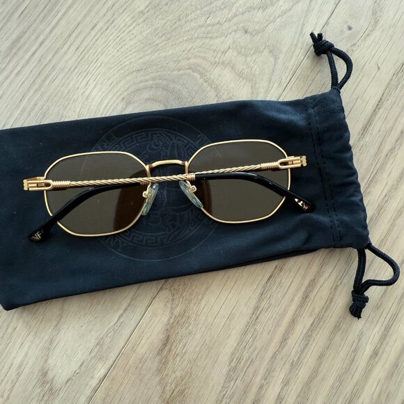 The Vintage Frame Company  | Detroit Player 18KT Gold Hexagon Frame | Gold - Picture 2 of 7